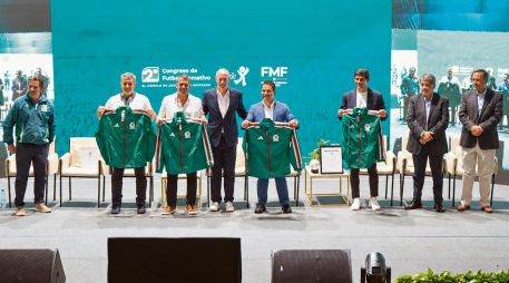 Exseleccionados y autoridades deportivas inauguraron el foro. ESPECIAL