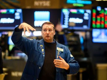 El mercado se animó después de que el presidente de EU, Donald Trump, reiterara que no planea atacar Irán antes de las elecciones legislativas de noviembre. AFP/ARCHIVO