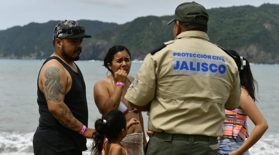 Elementos de la UEPCB hablaron con los vacacionistas sobre los riesgos de 