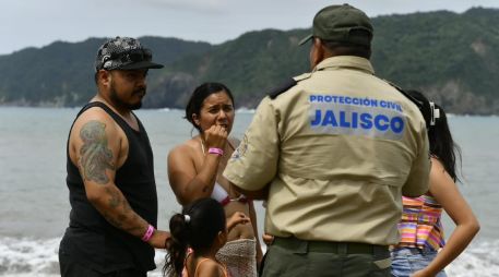 Elementos de la UEPCB hablaron con los vacacionistas sobre los riesgos de 