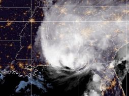 La llegada del ciclón a las costas de Estados Unidos llegó en medio de un fuerte operativo de seguridad. EFE/NOAA-NHC