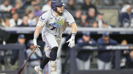 Jonathan Aranda  destacó en los tres encuentros de la Serie Divisional ante los Yankees y contribuyó al avance de Tampa Bay. AFP