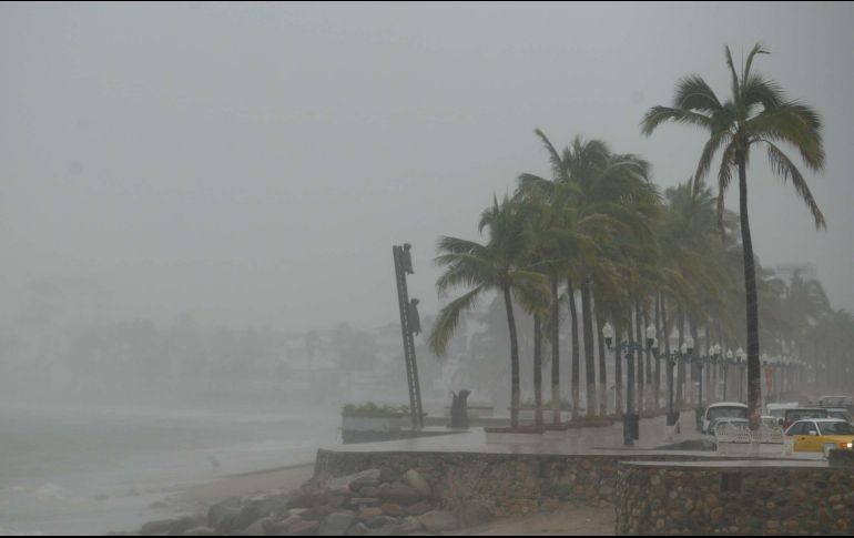 Guerrero, Michoacán, Colima y Jalisco tendrán las lluvias más fuertes por el huracán Simón. EL INFORMADOR/Archivo