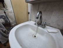 Vecinos de varias colonias de Guadalajara reportaron cortes de agua y baja presión, aunque reconocieron mejorías en aspecto y olor. EL INFORMADOR