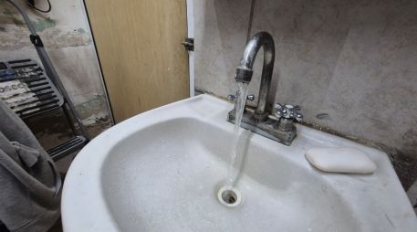 Vecinos de varias colonias de Guadalajara reportaron cortes de agua y baja presión, aunque reconocieron mejorías en aspecto y olor. EL INFORMADOR