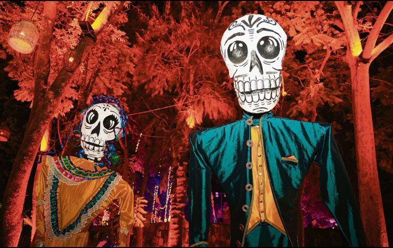Calaverandia combina elementos emblemáticos del Día de Muertos con nuevas propuestas escénicas y visuales. EL INFORMADOR/J. Acosta