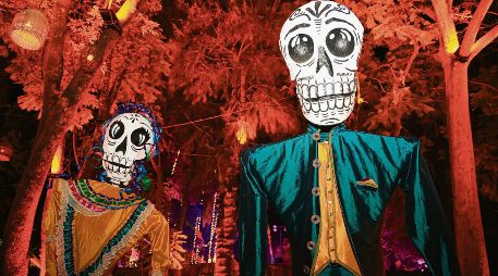 Calaverandia combina elementos emblemáticos del Día de Muertos con nuevas propuestas escénicas y visuales. EL INFORMADOR/J. Acosta