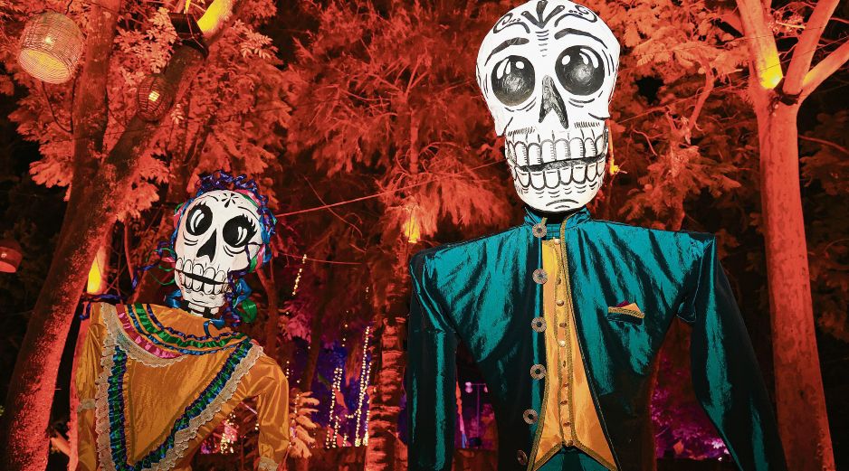 Calaverandia combina elementos emblemáticos del Día de Muertos con nuevas propuestas escénicas y visuales. EL INFORMADOR/J. Acosta