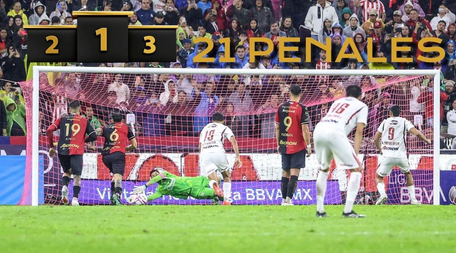 Una vez más, Camilo atajó un penal para el Atlas y ya van 21 desde su llegada al futbol mexicano. EL INFORMADOR / A. Navarro