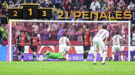 Una vez más, Camilo atajó un penal para el Atlas y ya van 21 desde su llegada al futbol mexicano. EL INFORMADOR / A. Navarro