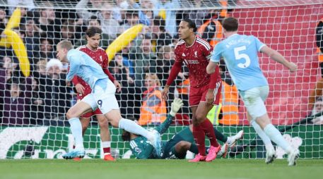 El Liverpool sufrió una dolorosa derrota frente al Manchester City en el partido estelar de la Premier League de la jornada. EFE / EPA / Adam Vaughan