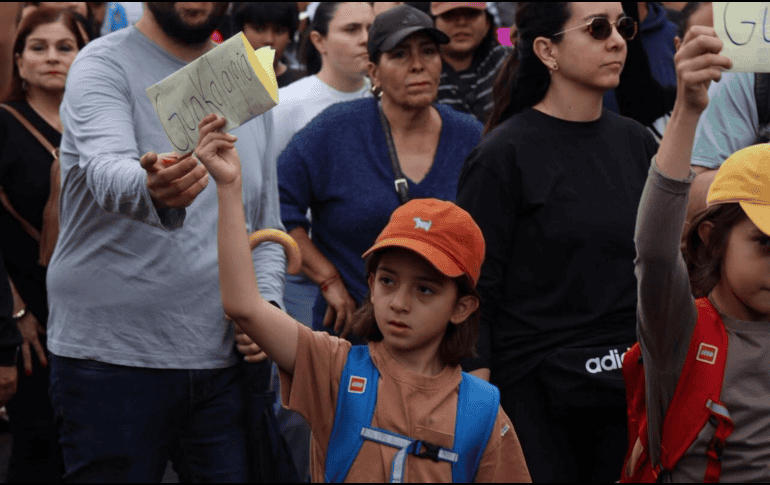Con pancartas, exigieron frenar las irregularidades en el SIAPA. En tanto, se espera que el organismo anuncie este lunes las colonias donde se aplicarán tandeos como parte de las medidas para atender la problemática. EL INFORMADOR/Son de A. Navarro