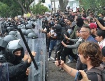 Manifestantes elaboraron una lista de 23 personas que reportan como detenidas o no localizadas tras los enfrentamientos en Casa Jalisco. EL INFORMADOR/A. NAVARRO.