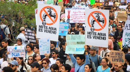Madres de familia denuncian afectaciones a su salud y gastos adicionales por la crisis del agua en Guadalajara. EL INFORMADOR/J. ACOSTA.