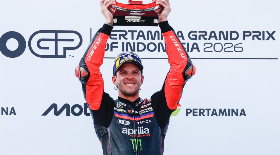 Aprilia dominó el podio en Mandalika con la victoria de Bezzecchi y el tercer lugar de Martín. EFE.