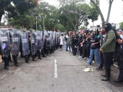El Gobierno estatal reportó 39 personas detenidas y decenas de heridos tras los enfrentamientos registrados durante la protesta por la calidad del agua. EL INFORMADOR/A. NAVARRO.