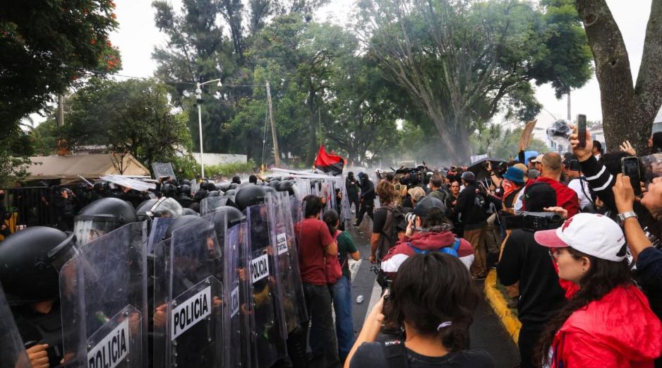 A las personas detenidas se les imputan los delitos de ataques a las vías de comunicación, lesiones y delitos cometidos contra representantes de la autoridad. EL INFORMADOR/ J. Acosta