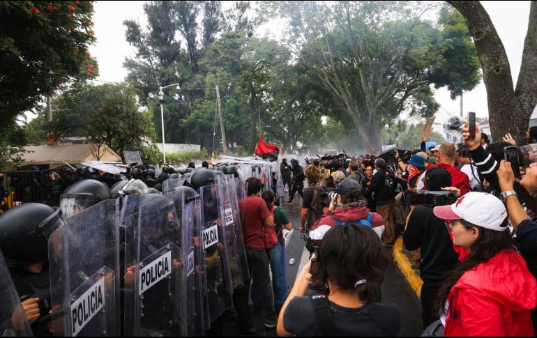 A las personas detenidas se les imputan los delitos de ataques a las vías de comunicación, lesiones y delitos cometidos contra representantes de la autoridad. EL INFORMADOR/ J. Acosta