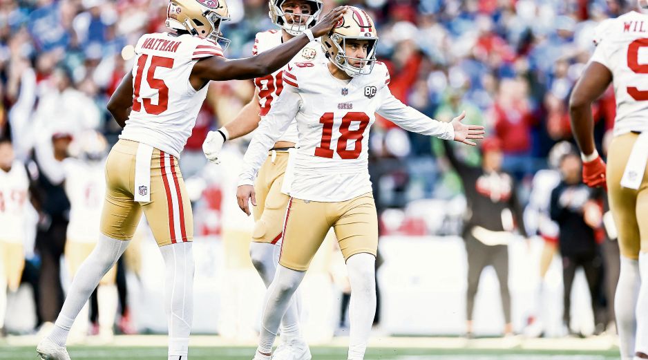 El pateador de los 49ers, Eddy Piñeiro (#18), fue determinante para el triunfo de San Francisco en Seattle. AFP