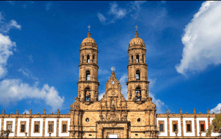 Quienes asistan a la tradicional Romería de la Virgen de Zapopan deberán estar preparados para un ambiente húmedo y fresco al amanecer. ESPECIAL / CANVA