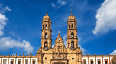 Quienes asistan a la tradicional Romería de la Virgen de Zapopan deberán estar preparados para un ambiente húmedo y fresco al amanecer. ESPECIAL / CANVA