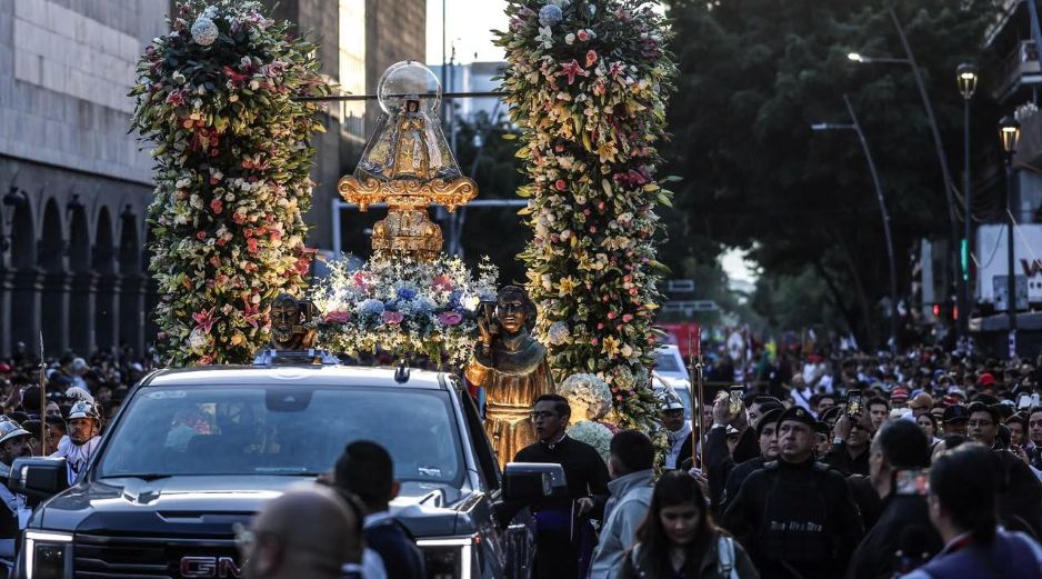 Ante la Romería de la Virgen de Zapopan, que congrega a millones de personas y que llega con día de descanso para algunos debido a los cierres viales, surge la duda de si los trabajadores deben recibir pago extra por laborar. EL INFORMADOR / A. Navarro