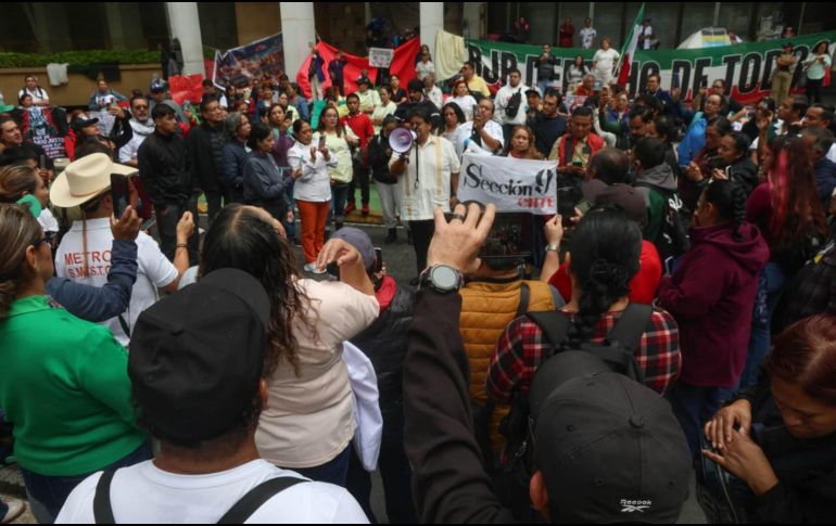 Las y los manifestantes del IMSS cuentan con el respaldo de trabajadores del Metro, ISSSTE, Pemex y por docentes de la CNTE. SUN / ARCHIVO
