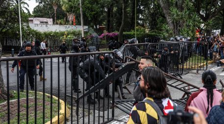 La Fiscalía de Jalisco informó que de las 39 personas detenidas por los disturbios registrados durante la manifestación por el agua realizada afuera de Casa Jalisco ya fueron liberadas 12. EL INFORMADOR/ A. Navarro