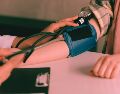 Uno de los asuntos que más preocupa a la comunidad médica es que cada vez se presentan más casos en personas jóvenes, incluso en adolescentes. PEXELS / Thirdman