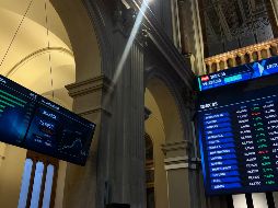 En el plano corporativo, el sector tecnológico fue el más afectado de la jornada, con Micron liderando las pérdidas empresariales. EFE/A. Tejido
