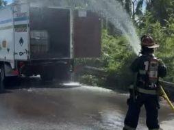 Al lugar acudieron elementos de Protección Civil y Bomberos de Ixtlahuacán del Río, quienes participaron en la atención de la emergencia. ESPECIAL