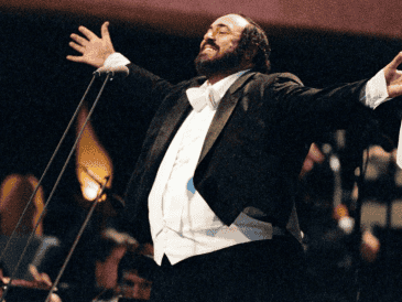Más allá de su prodigiosa voz, el legado cultural de Pavarotti se cimentó a través de su capacidad para unir la música con causas humanitarias. ESPECIAL