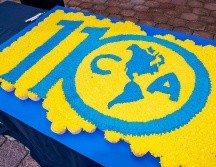 En las fotos compartidas por las Águilas se observa un pastel, que en realidad está conformado por cientos de cupcakes con los colores del club y el logo diseñado para el 110 aniversario.  X / @ClubAmerica