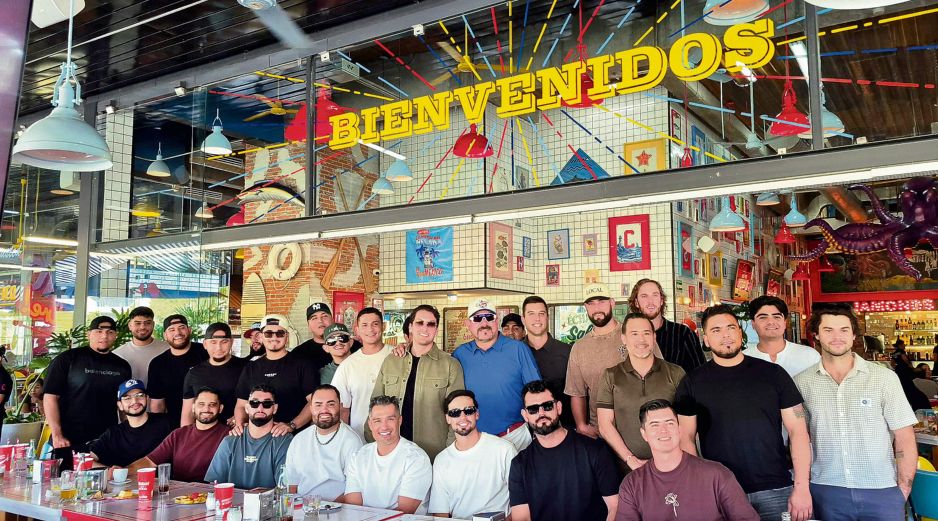 Jugadores y directivos de Charros de Jalisco participaron en el encuentro que marcó el inicio de su colaboración con El Cokin. ESPECIAL