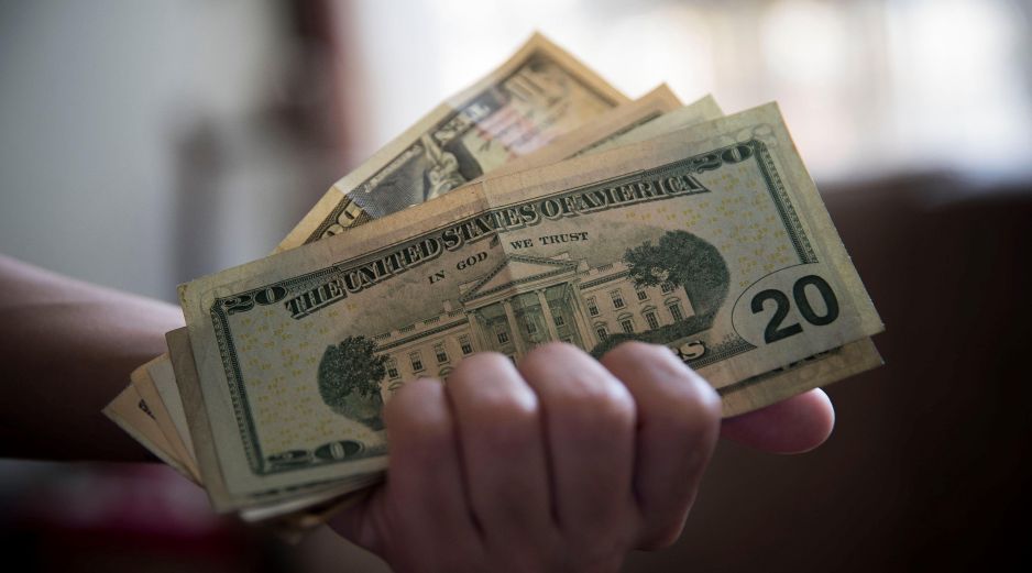 El fortalecimiento del dólar, impulsado por el conflicto energético y las tasas de interés, presiona al peso mexicano. EFE / ARCHIVO