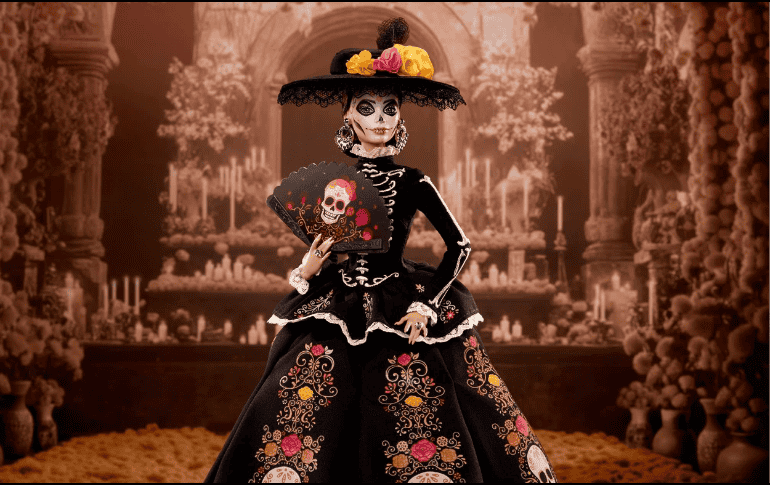El aspecto visual captura la esencia de la celebración mediante un maquillaje de calavera detallado. ESPECIAL/Mattel