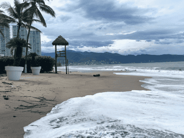 La Secretaría de Turismo del Gobierno de Jalisco comunicó que el fenómeno meteorológico se aleja de la costa. ESPECIAL/Protección Civil Puerto Vallarta