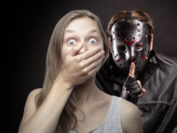 Aunque el cine contemporáneo ha intentado crear nuevos monstruos en los últimos años, la nostalgia y el impacto psicológico de los clásicos siguen intactos. ESPECIAL / CANVA