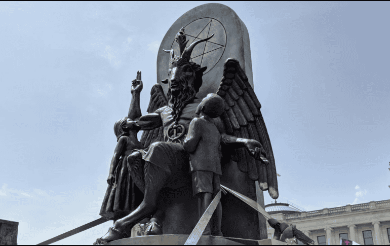 Una de las lecturas más conocidas de Baphomet es la del equilibrio entre fuerzas contrarias: lo masculino y lo femenino, la luz y la oscuridad, lo material y lo espiritual. AP/ARCHIVO