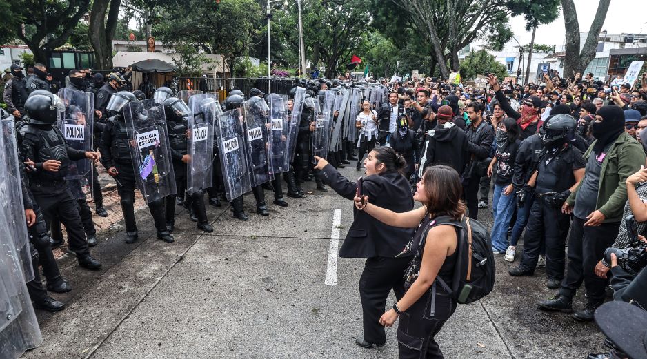 La movilización del 11 de octubre partió de La Minerva hacia Casa Jalisco para exigir soluciones a la mala calidad del agua. EL INFORMADOR/A. Navarro