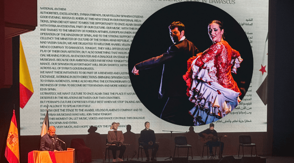 Cientos de espectadores puestos en pie escucharon el himno nacional de España antes de la actuación de la Compañía de Flamenco Anabel Veloso. EFE / G. Bagdhadi / ESPECIAL