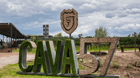 La calidad de los vinos queretanos, elaborados con métodos tradicionales como los de Cava 57, ha alcanzado nuevos hitos regulatorios y comerciales. Cava57 ESPECIAL