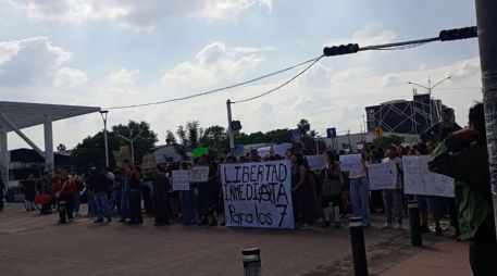 Las movilizaciones se realizaron en Periférico Norte, CUCEI y el Centro Histórico, mientras el gobernador Pablo Lemus confirmó la liberación de todos los detenidos. EL INFORMADOR/ O. GONZÁLEZ.