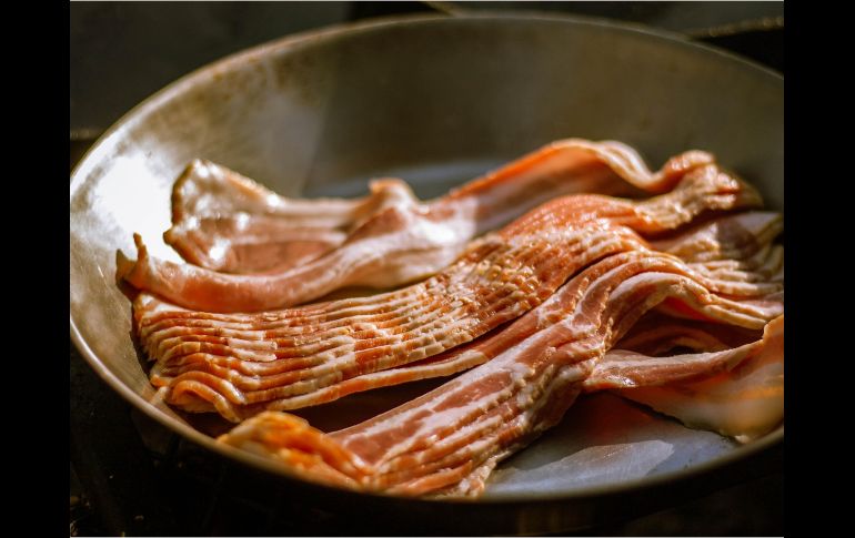 El tocino artesanal elaborado mediante curados tradicionales es una excelente opción para satisfacer tu antojo sin culpa. ESPECIAL/PIXABAY