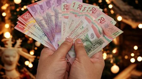 La dispersión de este dinero para los beneficiarios del régimen anterior se realiza tradicionalmente en dos exhibiciones para proteger la economía de los adultos mayores. ESPECIAL / CANVA