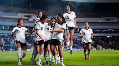 Jacqueline Ovalle celebra una anotación durante el encuentro internacional de preparación entre las selecciones femeniles de México y Jamaica, disputado en el Estadio Corregidora. IMAGO7