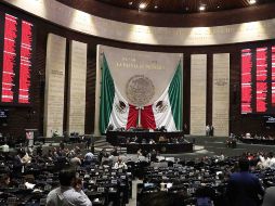 Tras su aprobación en lo general y en lo particular, la minuta de la Ley Federal de Derechos fue enviada al Senado de la República. SUN/ARCHIVO