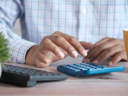 El costo por elaborar tu declaración extemporánea no es un número estándar; los profesionales de la contabilidad ajustan sus honorarios dependiendo de la gravedad de tu situación fiscal. Unsplash