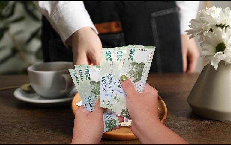 Aunque el servicio en un lugar de comida sea excepcional o los alimentos de alta calidad, la decisión final de entregar un dinero extra y la determinación del monto corresponden de forma exclusiva al comensal. ESPECIAL / CANVA