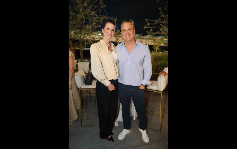 Sofía Van Hoorde y Álvaro Castañeda. GENTE BIEN JALISCO / Inauguración de AREA